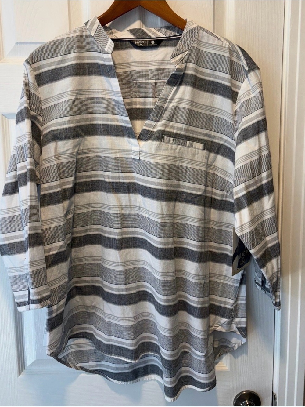 Lee Women's Gray and White Striped V-Notch Tunic Blouse